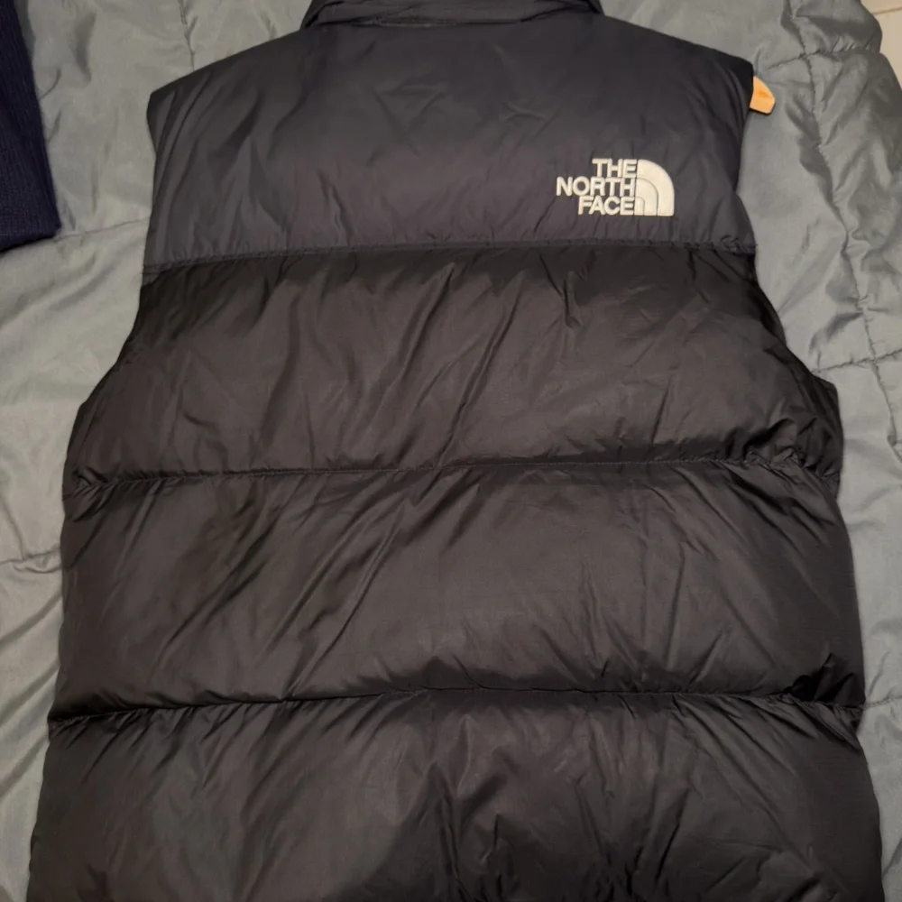 TNF BLACK NUPTSE VEST PUFFER